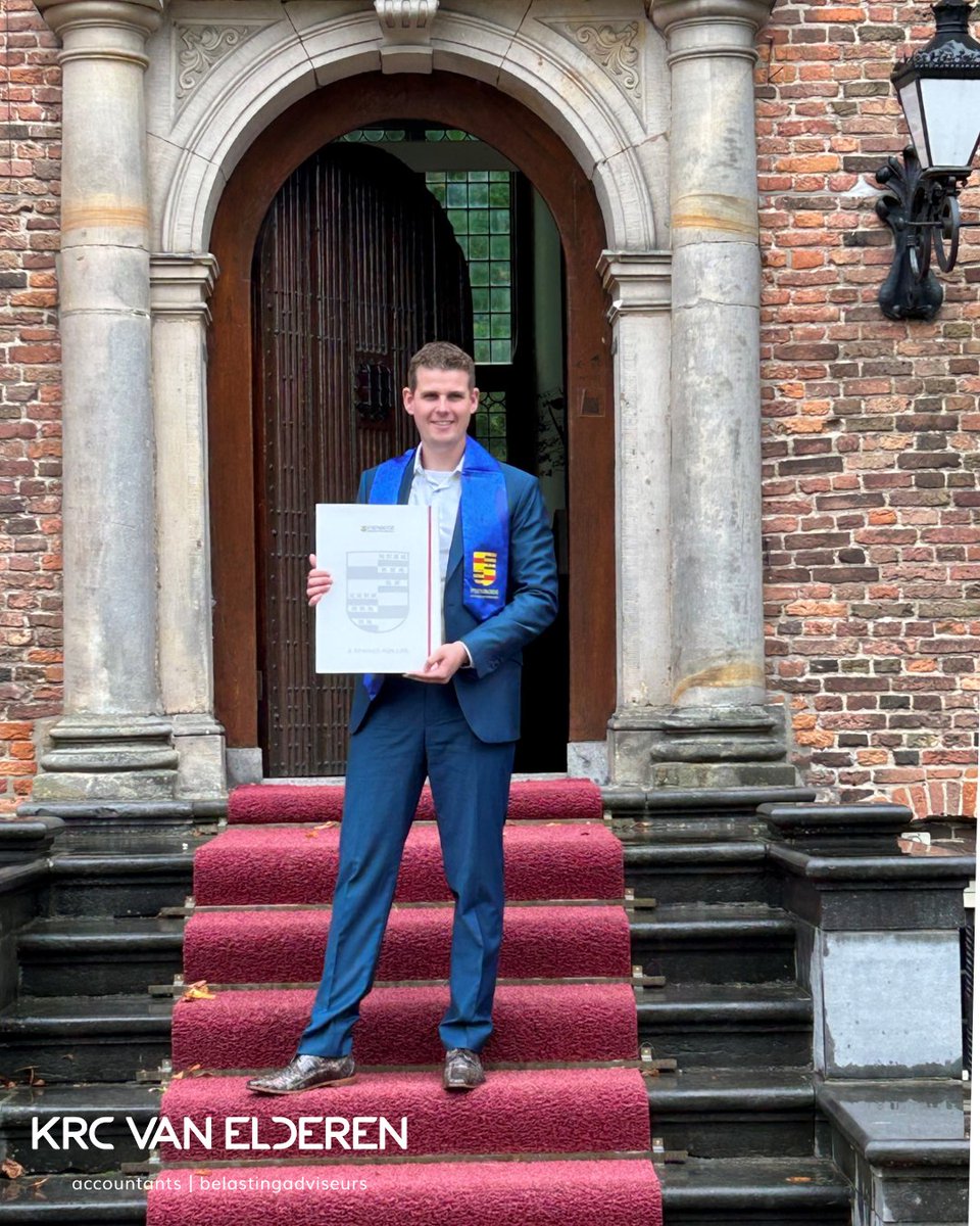 Onze collega Chiel Boessenkool heeft onlangs zijn Post-Master diploma Accountancy in ontvangst mogen nemen op <a href="/NyenrodeBU/">Nyenrode</a>. Gefeliciteerd en nu op weg naar de laatste mijlpaal: de praktijkopleiding en RA titel. Succes!
