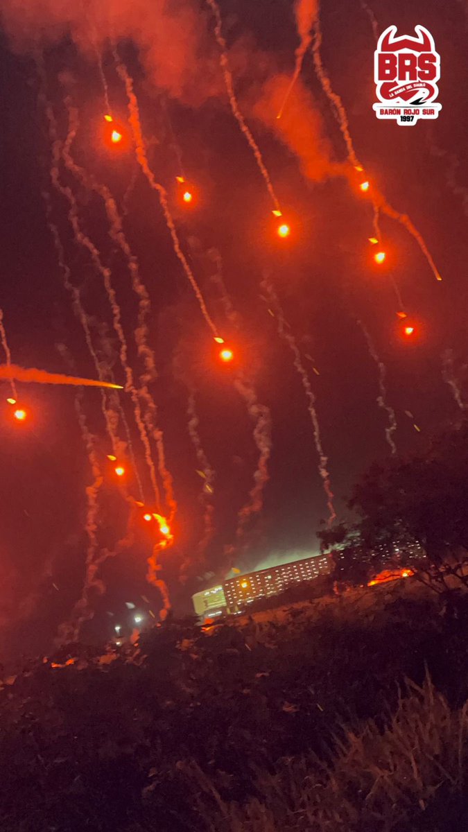 𝕊𝕋𝔸ℕ𝔻 𝕐𝕆𝕌ℝ 𝔾ℝ𝕆𝕌ℕ𝔻 👊 tweet media