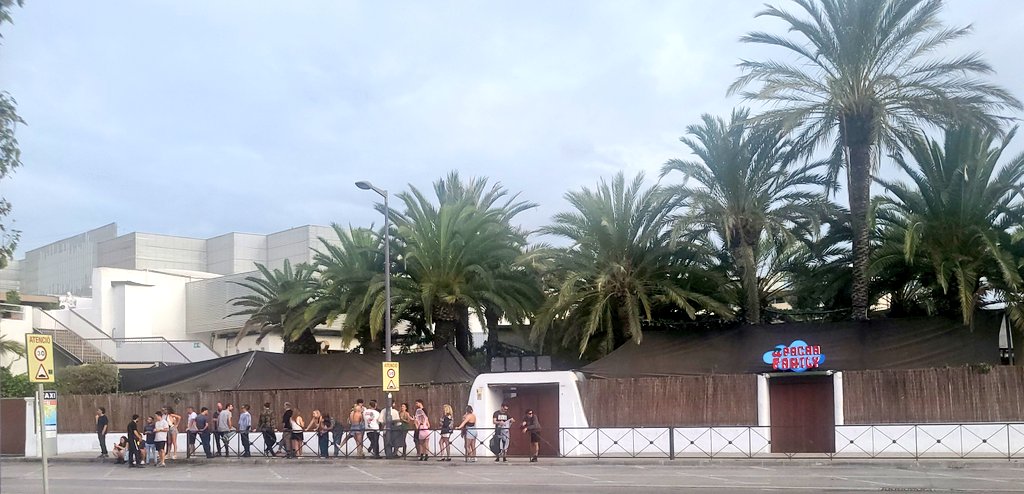 NAEL6664's tweet photo. BUENOS DIAS!⛅️
Y aunque haya sol y nubes ellos siguen aquí! 9:50 am todavía están de fiesta!!🤪
Pachá #IBIZA2023 #Loscierres #ClosingPartys https://t.co/LPD4OX1S3k