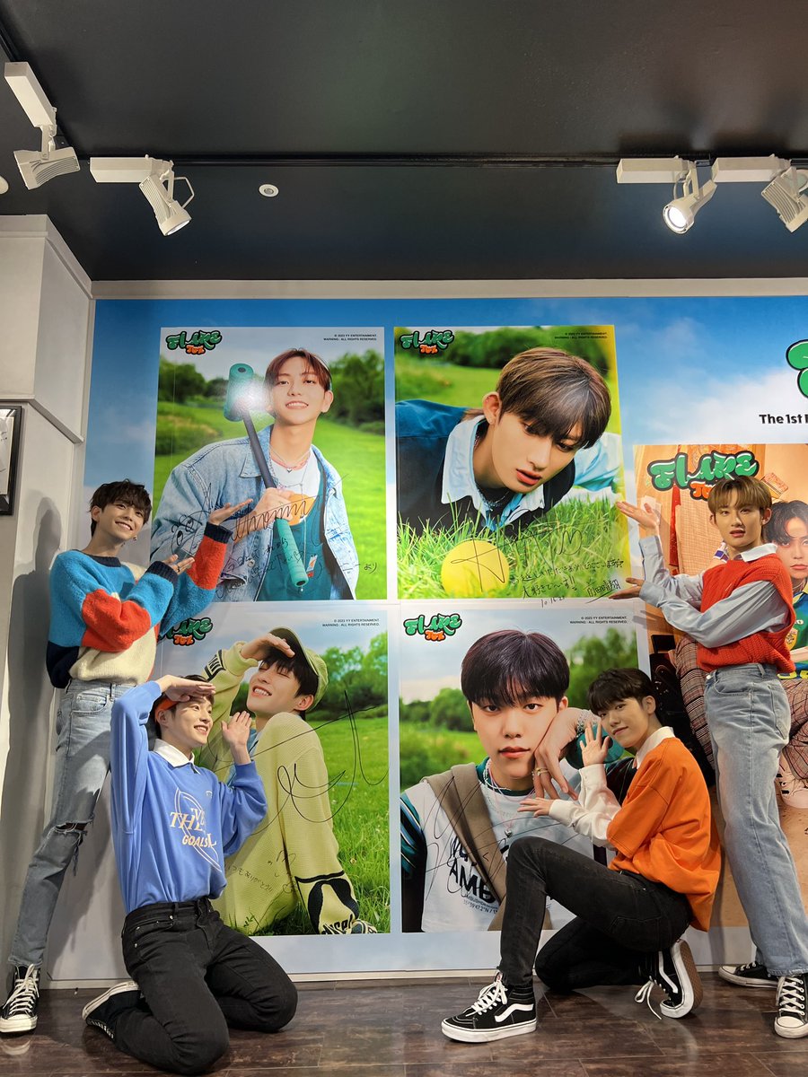 TOZ_YYent's tweet photo. [#TOZ]

TOZ 👨‍👩‍👦‍
渋谷タワーレコード参上🥷🥷🥷🥷
平日にも関わらず沢山の方々が来てくださって感謝感激感動です😊✨✨
サインも残しておいたのでぜひお越しください
(*´︶`*)ﾉ
全部みんなのおかげ
だよ！！！！

#ANTHONNY #HART 
#YUTO #TAKUTO
#アントニー #ハルト 
#ユウト #タクト https://t.co/NddDJB26c7