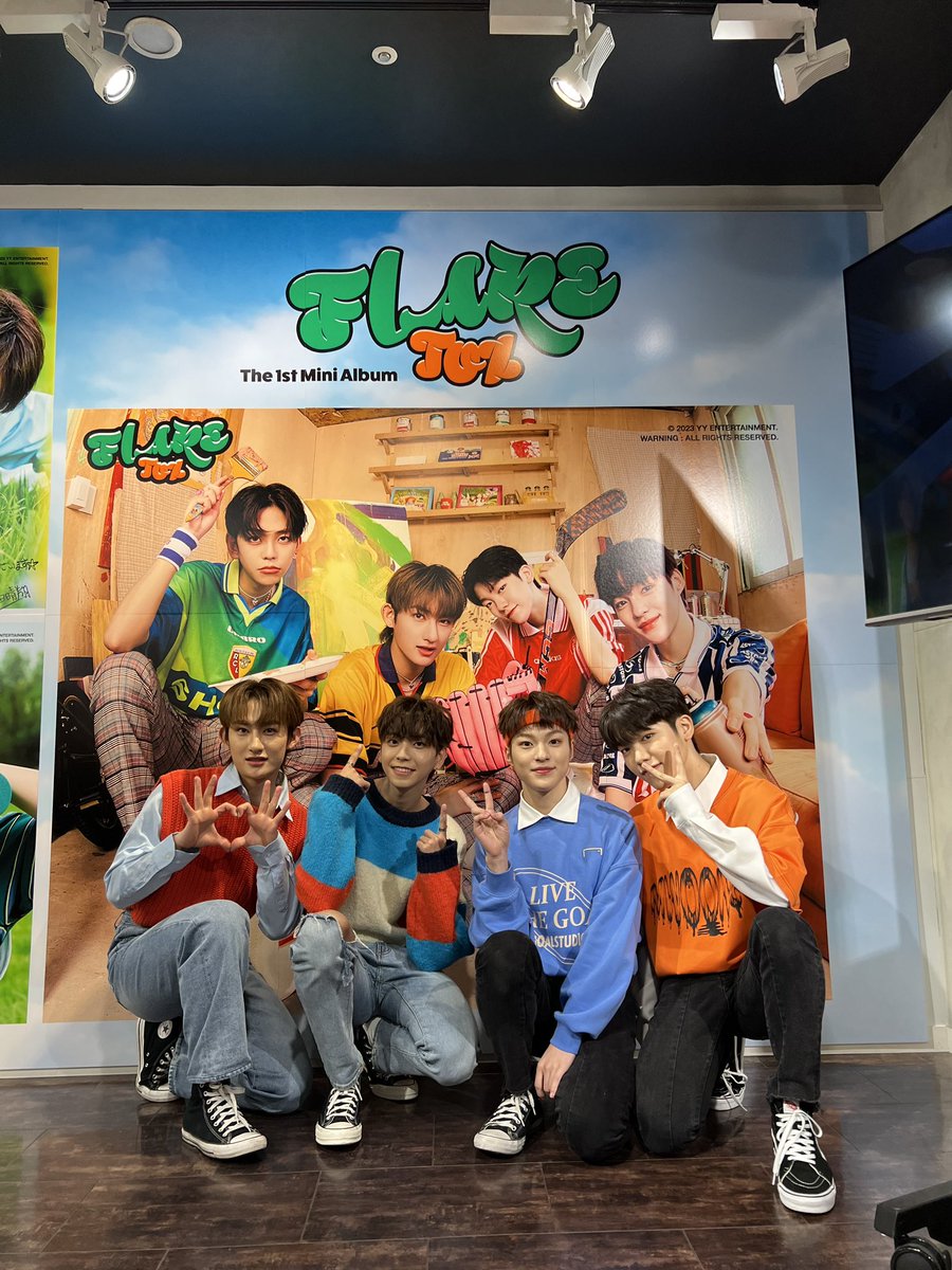 TOZ_YYent's tweet photo. [#TOZ]

TOZ 👨‍👩‍👦‍
渋谷タワーレコード参上🥷🥷🥷🥷
平日にも関わらず沢山の方々が来てくださって感謝感激感動です😊✨✨
サインも残しておいたのでぜひお越しください
(*´︶`*)ﾉ
全部みんなのおかげ
だよ！！！！

#ANTHONNY #HART 
#YUTO #TAKUTO
#アントニー #ハルト 
#ユウト #タクト https://t.co/NddDJB26c7