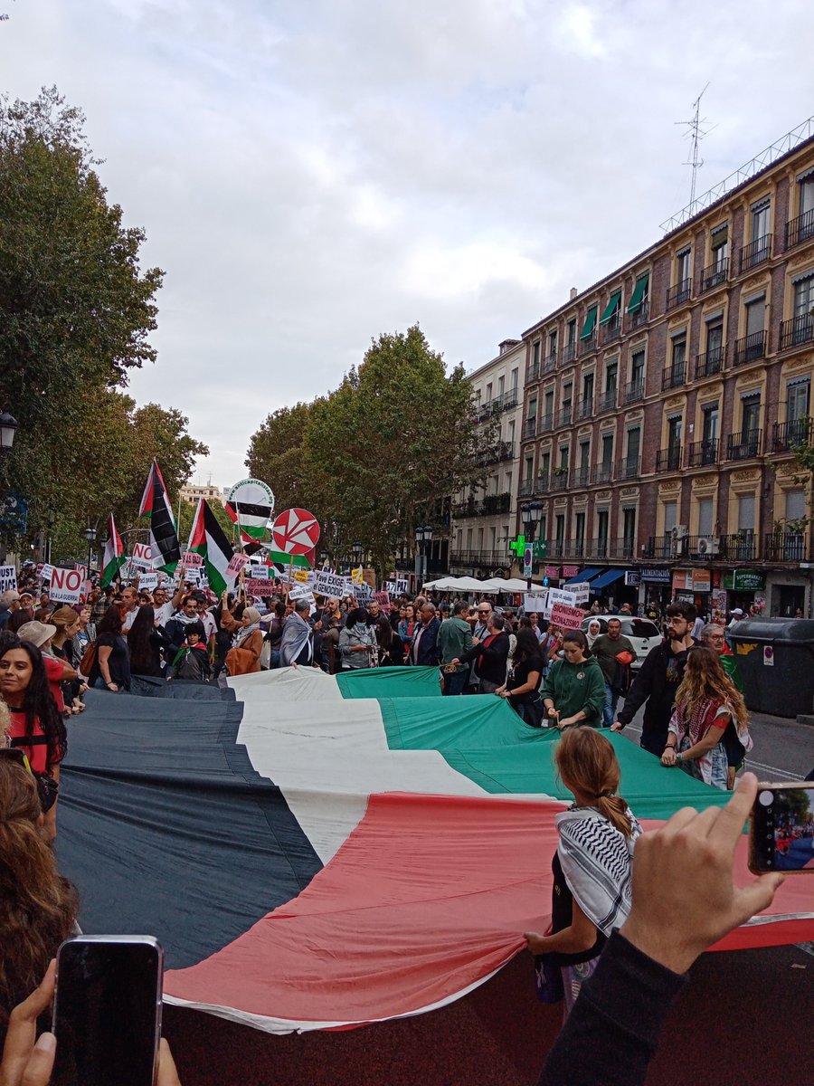 En Madrid en apoyo del pueblo palestino. Paz con justicia. 

elperropaco.es/2023/10/16/mad…