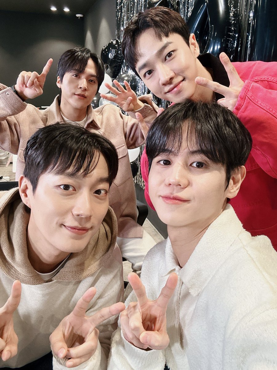 Highlight_AUent's tweet photo. 🗓 놓칠 수 없는 오늘의 하이라이트(Highlight)

✅ 17:00 [하이라이트] YouTube Live 하이라이트 14주년 기념 라이브 방송
✅ 18:00 [하이라이트] Give You My All 음원 발매
✅ 19:40 [두준] MBC every1 위대한 가이드 ♡첫 방송♡

#하이라이트 #HIGHLIGHT https://t.co/g3krOdrw3e