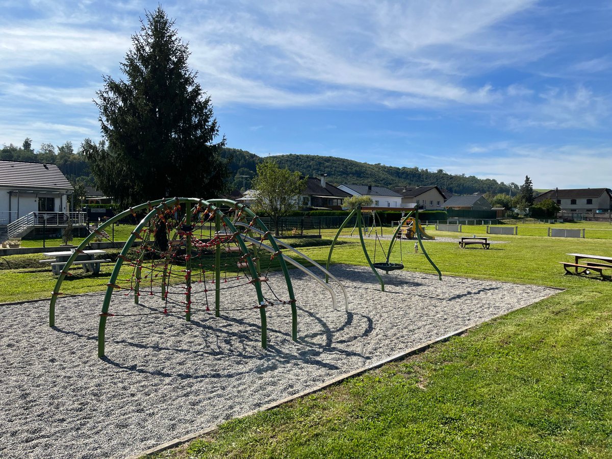 Husson International tweet media