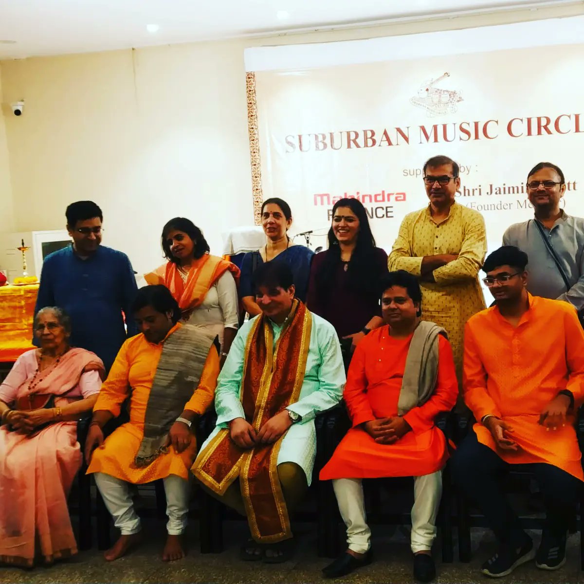 PanditSukhdev's tweet photo. कल शाम शैलजा रहेजा हाल मे Suburban Music Circle Santacruz द्वारा ध्रुपद संगीत संध्या का आयोजन किया गया. इस इस कार्यक्रम में मुख्य रूप से मेरे साथ पखावज पर श्री मृणाल मोहन उपाध्याय और सारंगी पर श्री संदीप मिश्रा जी ने संगत की। #music https://t.co/wJhMnnnSDF