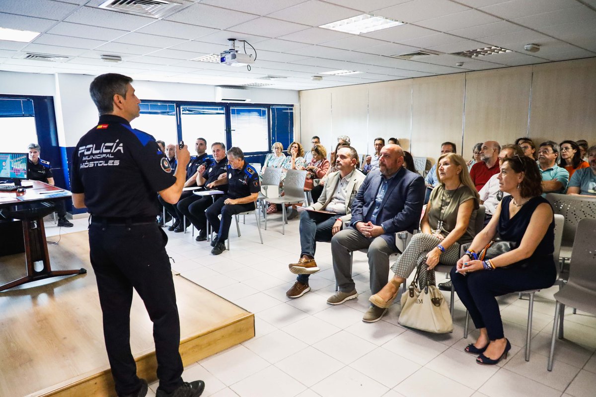 #Móstoles refuerza la seguridad de los escolares con el Plan Integral de Seguridad en el Entorno Escolar acortar.link/mEmKgF