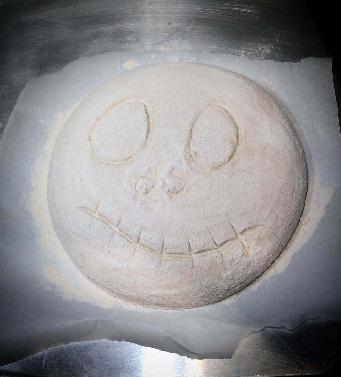 Let's see how this Halloween face comes out. Got to love a bit of Tim Burton for inspiration. 🎃
#ShareYourLoaves #artisanbaker #artisanbread #bakeyourownbread #davebakesbread #bread #breadbaker #breadmaking #realbread #RealBreadCampaign #sourdough #Halloween