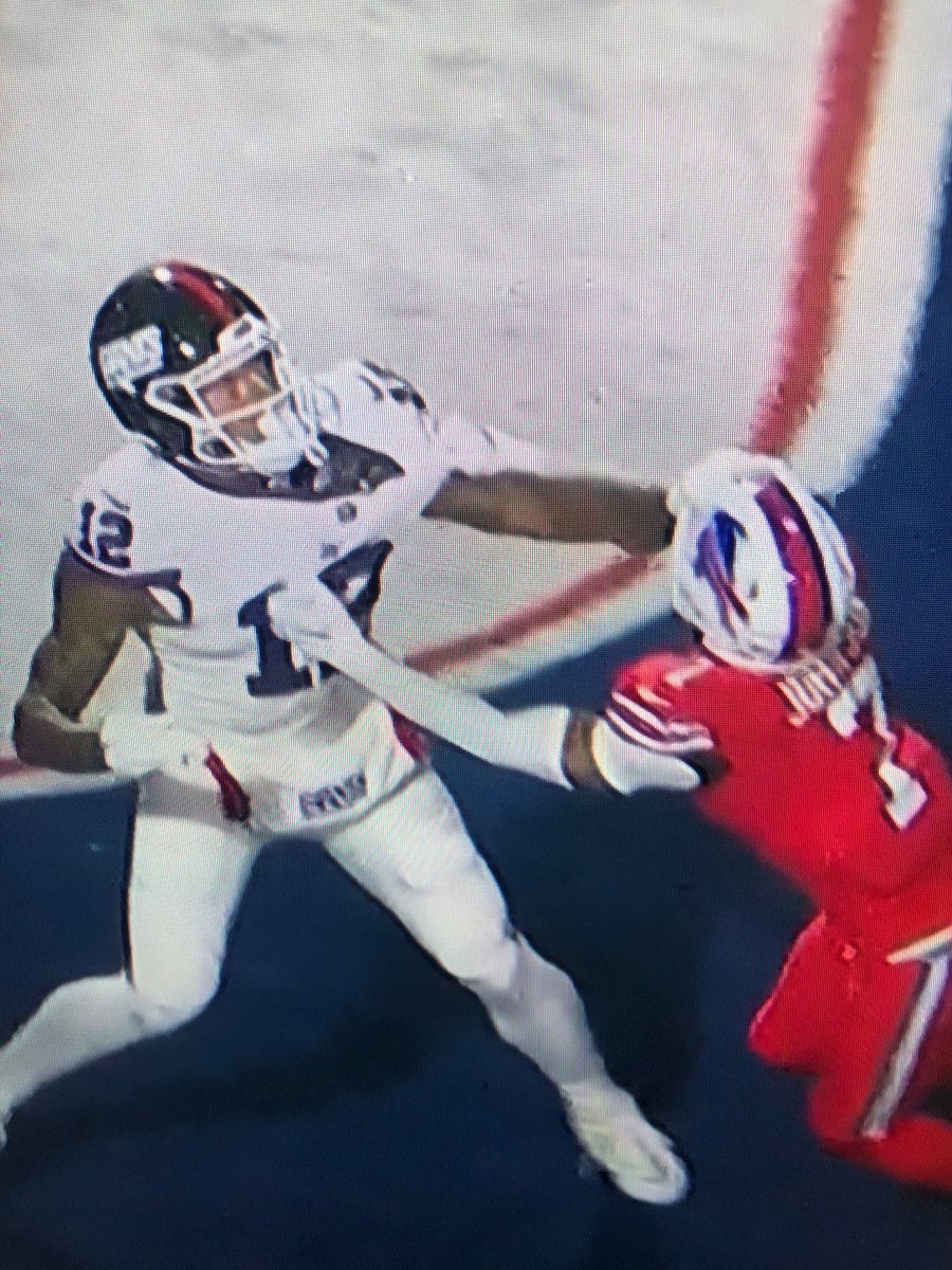 _iiito's tweet photo. 😭 #Bills #Giants Refs fuck up, yet again https://t.co/slweoBYNmX