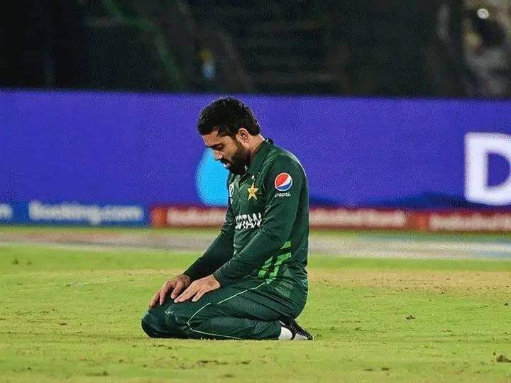 iFra_janat's tweet photo. یہ نغمہ فصلِ گُل و لالہ کا نہیں پابند
بہار ہو کہ خزاں، لَا اِلٰہَ اِلّاَ اللہ
اگرچہ بُت ہیں جماعت کی آستینوں میں
مجھے ہے حُکمِ اذاں، لَا اِلٰہَ اِلّاَ اللہ
#MuhammadRizwan https://t.co/7SQMlOr4Oj
