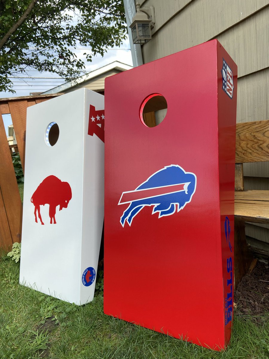 chitowncornhole's tweet photo. The Buffalo Bills hold off the New York Giants winning 14-9 on #SNF
#customcornhole #BillsMafia https://t.co/4q96MPQTMw