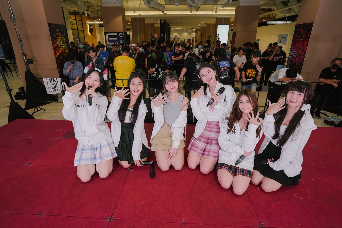 TheglassgirlsTH's tweet photo. ลงรูปย้อนหลังงานศุกร์ต้นเดือนกันซักหน่อยยย ขอบคุณทุกคนที่แวะมาเชียร์กัน วันศุกร์ไม่เหงาแล้ว 🩵
The Glass Girls Trainee
#TheGlassGirls #Anafes https://t.co/Ro8mqJOJh8
