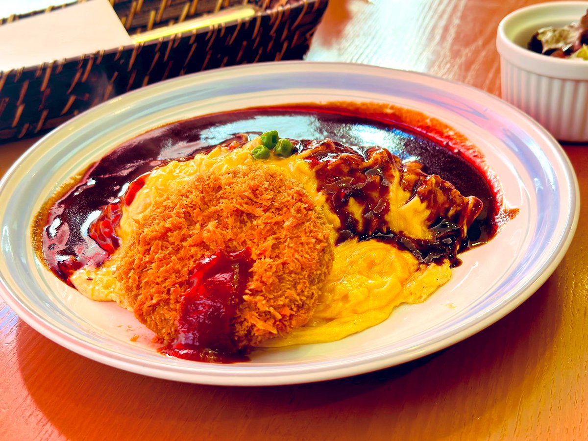 KM_PND's tweet photo. 和牛メンチカツ&amp;オムライス🍽

#ランチ #Pointjour #ポワンジュール https://t.co/JSemXcvUKV