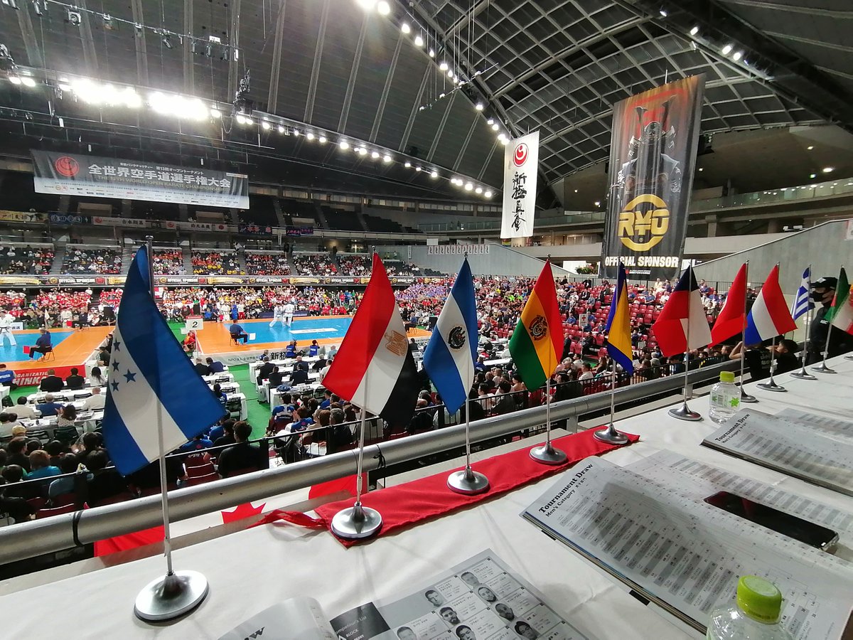 Los deportistas hondureños 🇭🇳 Nestor Cubas Alvarado y Egla Gattorno, participaron en representación de Honduras durante el 13º Campeonato Mundial de Karate, que se realizó los días 14 y 15 de octubre en el Gimnasio Metropolitano de la ciudad de Tokio.
#HondurasEnJapón