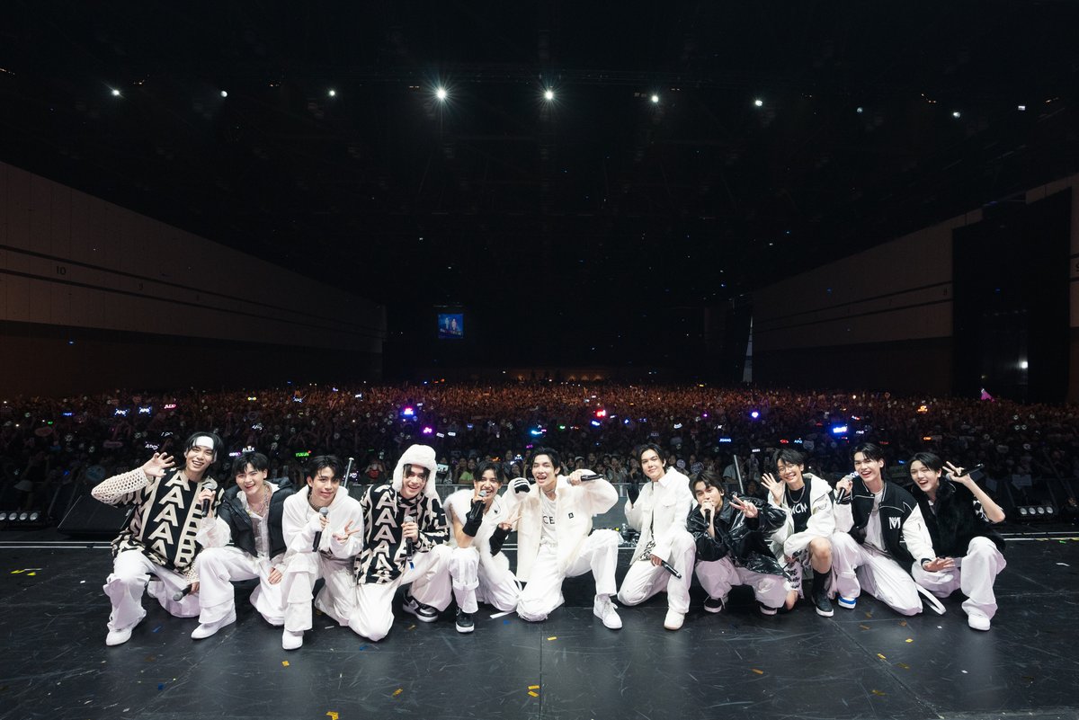789SURVIVAL's tweet photo. ‘T-POP Concert Fest 2’ yay! 🥳
ขอบคุณ @StageTpop ที่ให้โอกาสพวกเรามาร่วมโชว์ในงานครั้งนี้ ขอบคุณแฟน ๆ ทุกคนที่ส่งเสียงเชียร์ และสนุกไปด้วยกันนะครับ แล้วมาเจอกันใหม่ในโอกาสหน้าครับ 🕺🤍✨
#TpopConcertFest2x789
#PEPSIpresentsTpopconcertfest2
#789TRAINEE https://t.co/LNExgmlszB