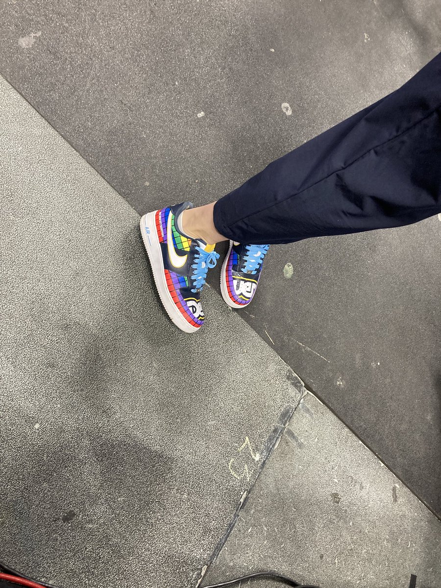 Amazed by @katywinge’s Nikes at tonight’s @nuggets game… 🙌🏻