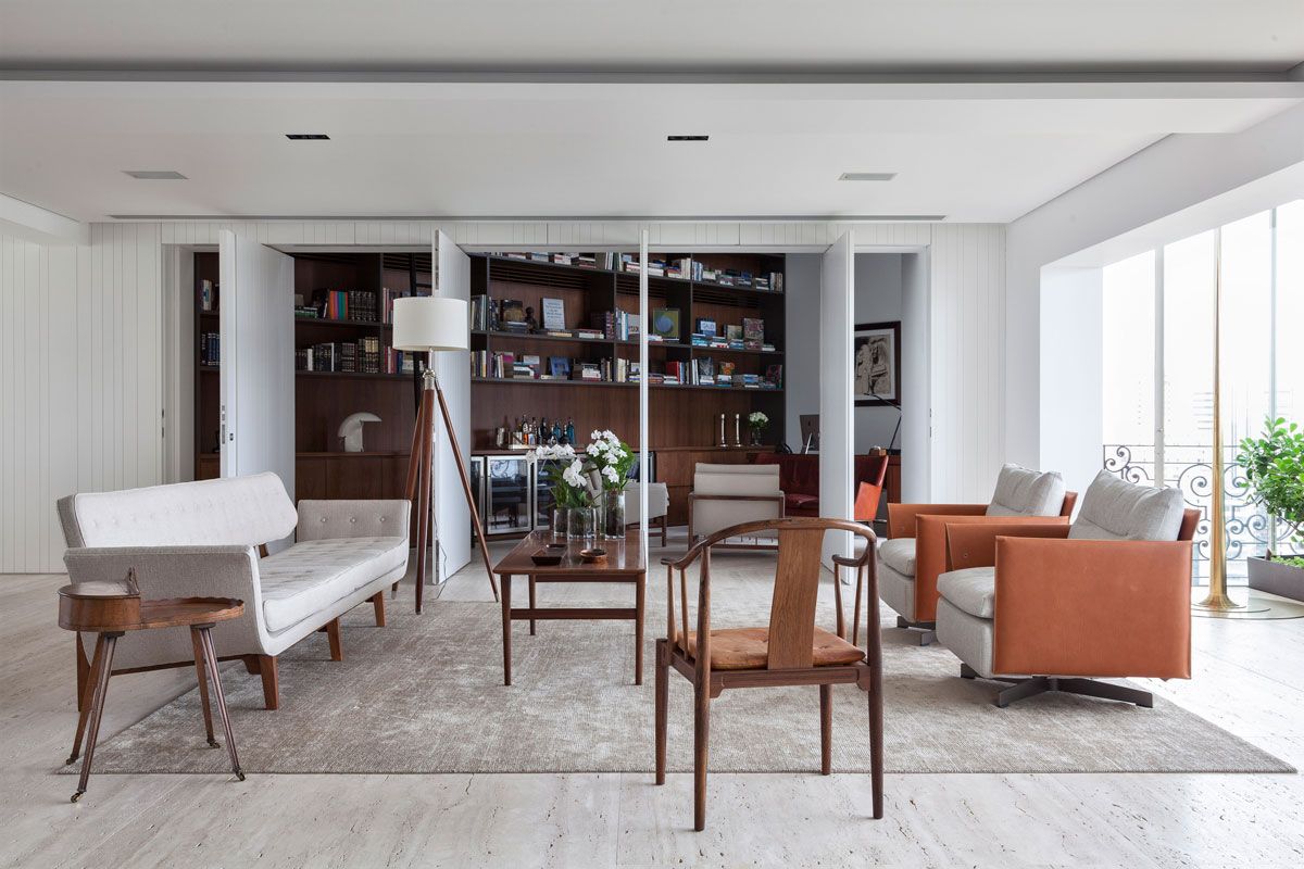 Architizer's tweet photo. Using soft colors and open layouts, the renovated duplex blends vintage finds with modern design to create a harmonious living space.

Details: https://t.co/iy4ix8hOLU | 📍São Paulo, Brazil https://t.co/sWa1UA7kQQ