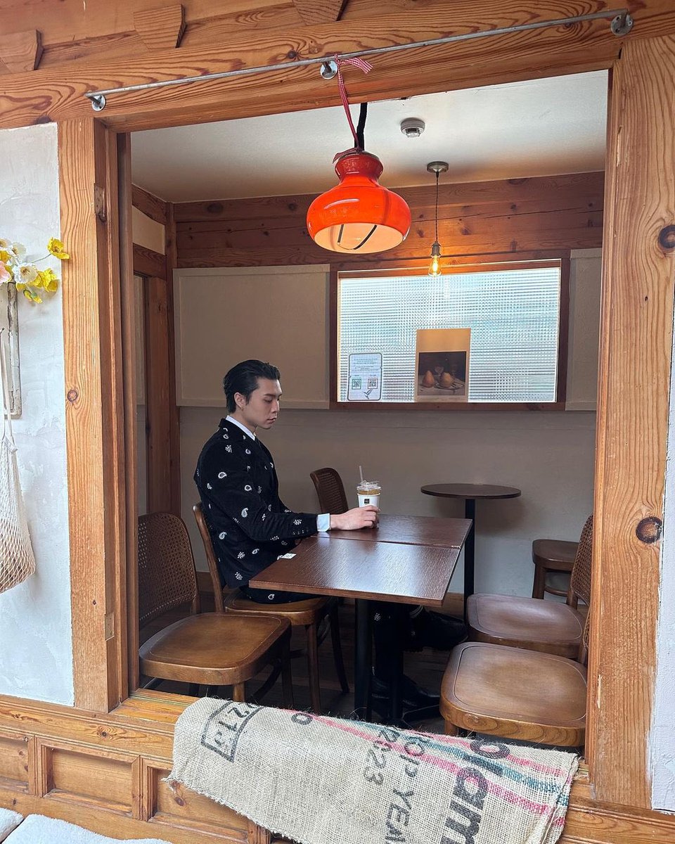JOHNNYSUH_ID's tweet photo. 231016 johnnyjsuh Instagram
“☕️”
https://t.co/t1sb0aDM7r
#johnstagram #쟈니 #JOHNNY #JOHNNYSUH #ジャニー https://t.co/xMWdJY39GF