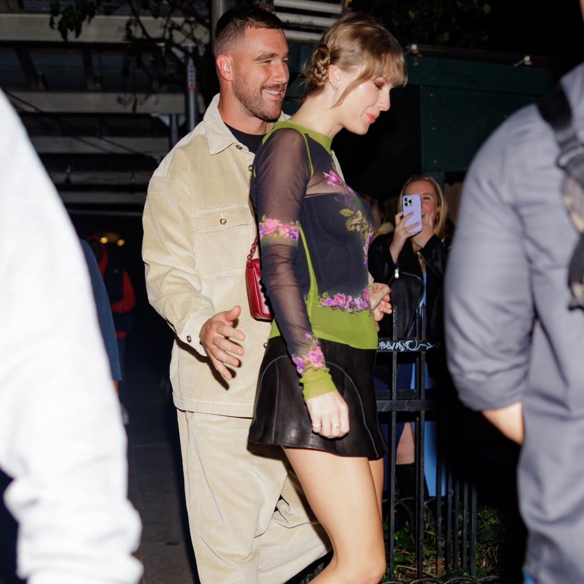 TSwiftLA's tweet photo. 📸 | Taylor Swift and Travis Kelce in NYC https://t.co/voLnmKpZH5