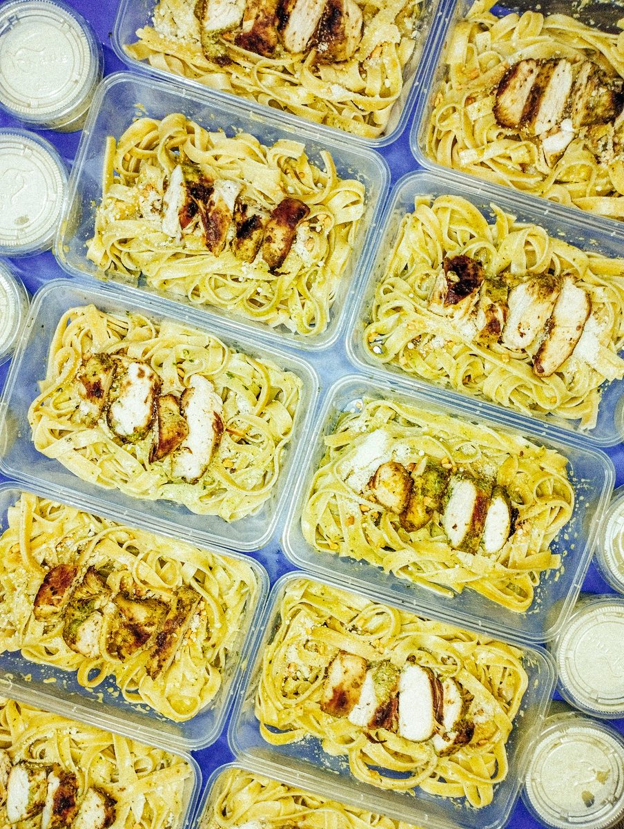 BrewADose's tweet photo. Breakfast today, bound for the Philippine Heart Center.

#CreamyPestoPastaWithGrilledGarlicLemonChicken #CreamyPasta #CreamyPesto #PestoPasta #CreamyPesto #Creamy #Pesto #Pasta #GrilledGarlicLemonChicken #GrilledChicken #GarlicLemonChicken #Grilled #Garlic #Lemon #Chicken https://t.co/b32OiIEC1t