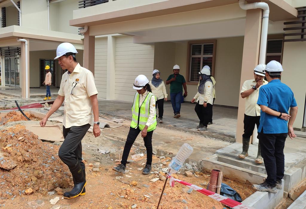 PEJABAT TKPKR (Sektor Bangunan) (@tkpkrbangunan) on Twitter photo 16/10/2023 Lawatan kerja YBrs. TKPKR Sektor Bangunan ke tapak PROJEK PEMBINAAN DEPOT TAHANAN IMIGRESEN DAN KUARTERS JAWI, PULAU PINANG
<a href="/moworksmy/">Kementerian Kerja Raya Malaysia</a>
<a href="/IPJKR_Official/">JKR Malaysia Rasmi</a>
<a href="/irahmadredza/">Ahmad Redza Ghulam</a>
<a href="/TkpkrBangunan/">PEJABAT TKPKR (Sektor Bangunan)</a>
<a href="/badio64/">Badio</a>
<a href="/CksJKR/">Cawangan Kerja Keselamatan JKR Malaysia</a>
<a href="/JKRPulauPinang/">JKR Pulau Pinang</a> 16/10/2023 Lawatan kerja YBrs. TKPKR Sektor Bangunan ke tapak PROJEK PEMBINAAN DEPOT TAHANAN IMIGRESEN DAN KUARTERS JAWI, PULAU PINANG
<a href="/moworksmy/">Kementerian Kerja Raya Malaysia</a>
<a href="/IPJKR_Official/">JKR Malaysia Rasmi</a>
<a href="/irahmadredza/">Ahmad Redza Ghulam</a>
<a href="/TkpkrBangunan/">PEJABAT TKPKR (Sektor Bangunan)</a>
<a href="/badio64/">Badio</a>
<a href="/CksJKR/">Cawangan Kerja Keselamatan JKR Malaysia</a>
<a href="/JKRPulauPinang/">JKR Pulau Pinang</a>