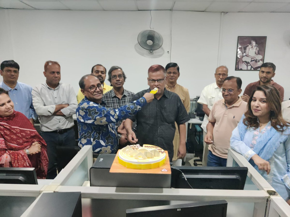 AlamMainul's tweet photo. 24 years of Daily Ittefaq life ends with love, greetings,emotion and now looking for next journey ...wish me good luck friends. https://t.co/gax8KP5Imq