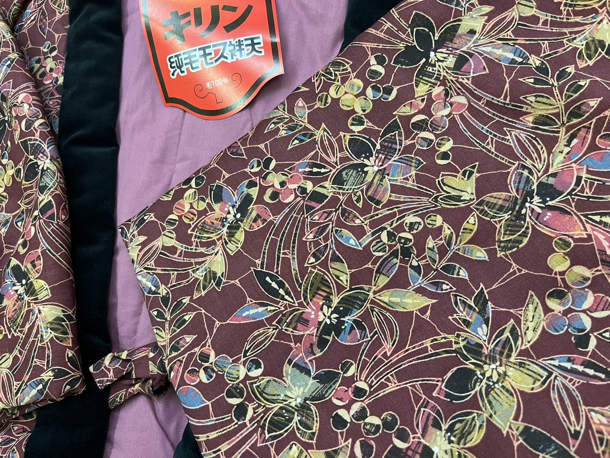 echimatsuya's tweet photo. 「半天始めました！！」🍠🍂🍁❄️
これからの季節
さっと羽織れ、軽くてあたたかい「日本のココロ」🇯🇵
半天の出番❤️

気温の寒暖差が激しいこの時期
うまく体温調節して元気に過ごしていきたいものですね
当店の半天はすべて日本製
ぜひ数も柄も豊富なこのタイミングで
ゲットしてみてはいかがでしょう https://t.co/jNXS0Fw0Y4