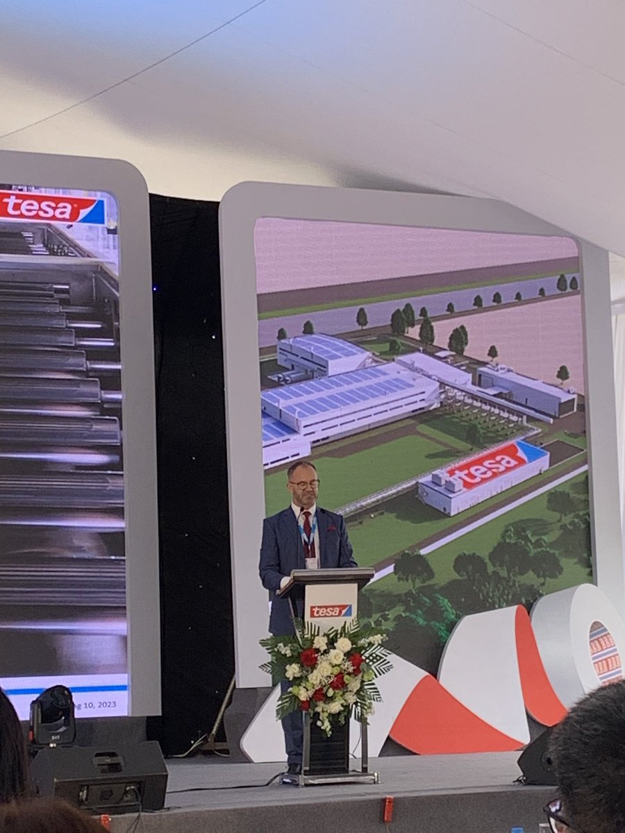 Flo_Feyerabend's tweet image. Last Thursday, @KASonline delegation had the opportunity to join the grand opening of @tesatapeinc site Haiphong opening at #DeepC Industrial Zone 🏭 🌱 - a good example of “China+1”. 
Congratulations 🎊🎉🎈