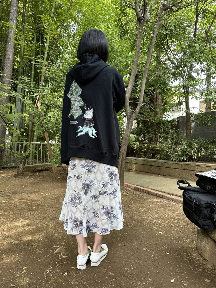 お次は じんちくむがいパーカーです。 胸には羽生善治先生作のプリント
