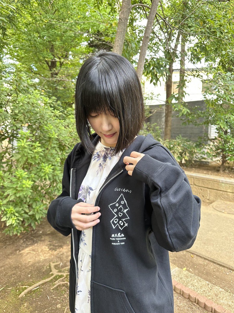 お次は じんちくむがいパーカーです。 胸には羽生善治先生作のプリント
