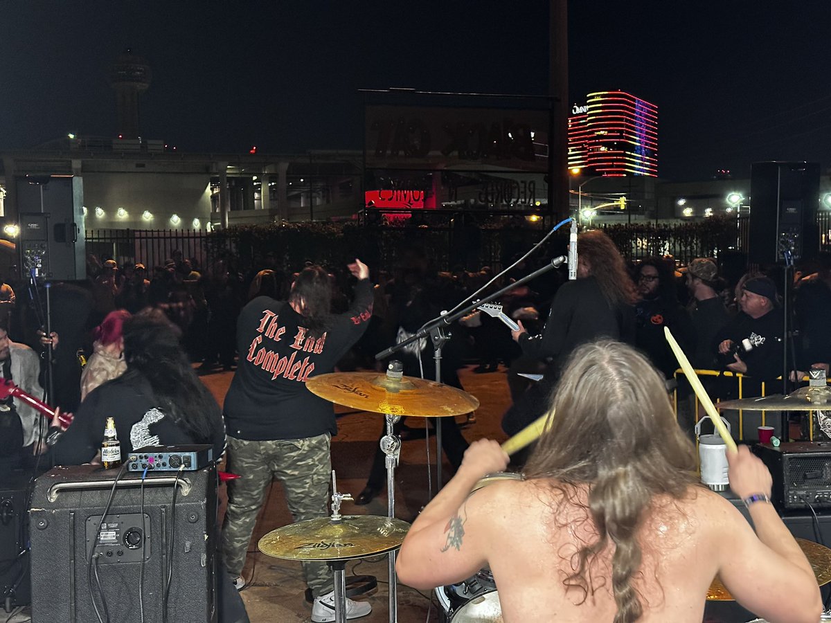 Dallas is bringing the mothafuckin ruckus right now, goddamn! <a href="/Frozensoultx/">Frozen Soul</a> tearing this place apart.