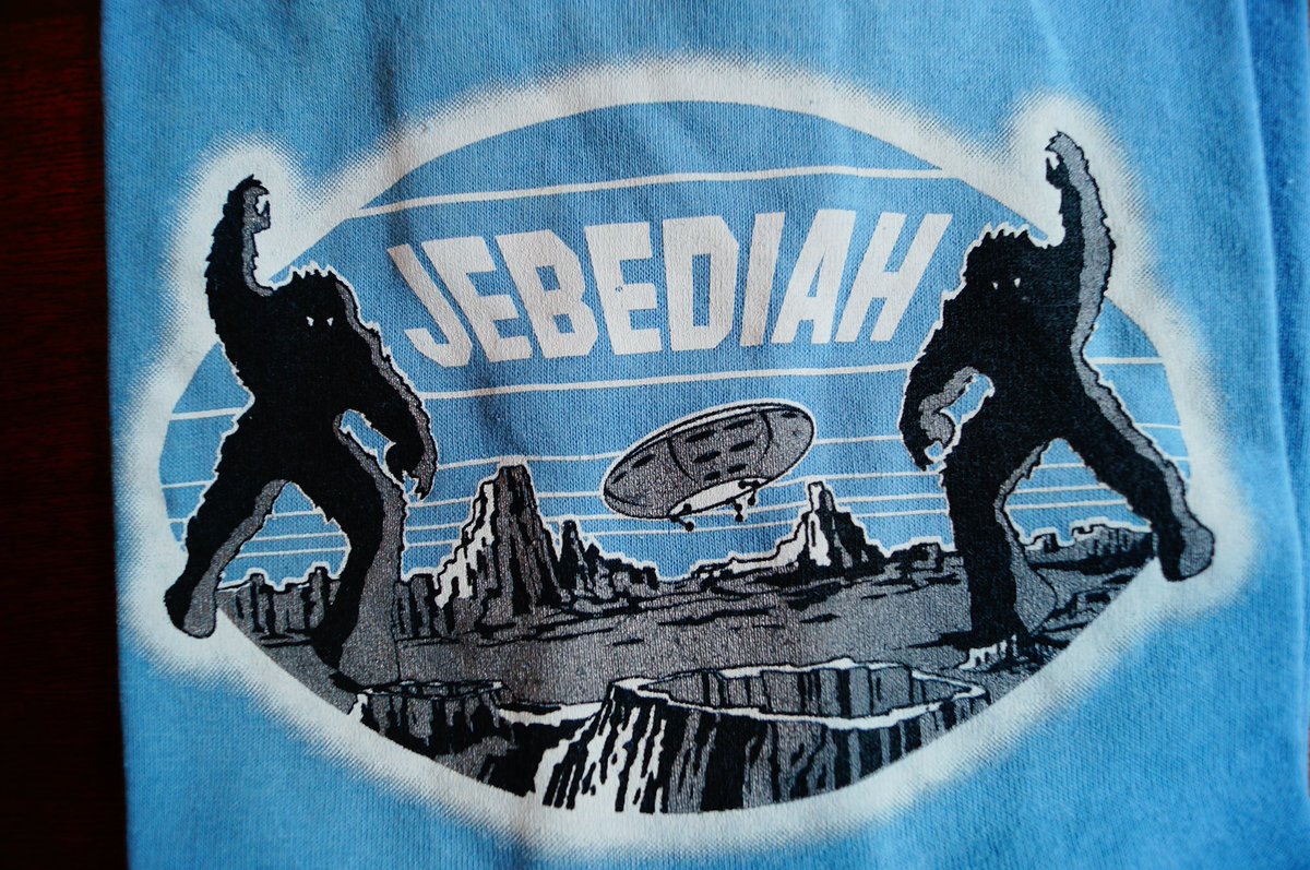 How's this for some classic late 90's Jebs merch design from years gone by?  

Show us your Jebs merch!  What items should we have at the desk for our upcoming tour?

tour tix jebediah.net/shows

#gumupthebearings #90s #touring #livemusic #nostalgia #merch