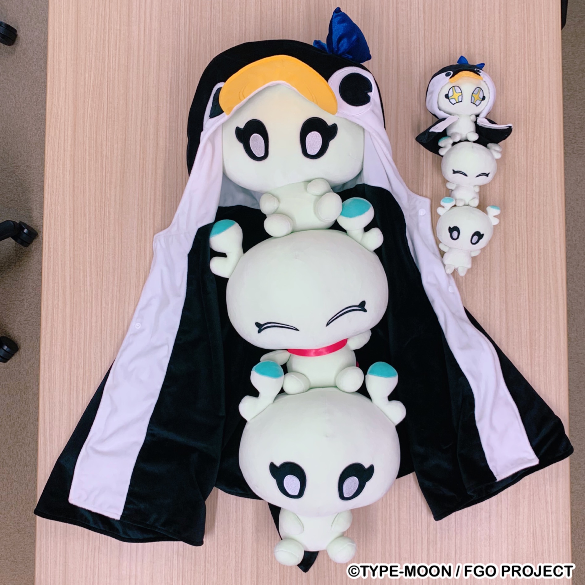 FGO 謎のアルターエゴ フード付きブランケット ポンチョ
