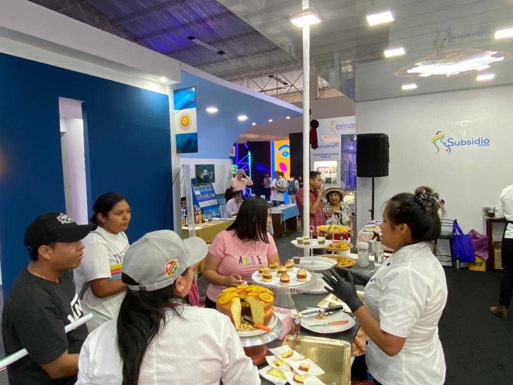 Sedem_Bolivia's tweet photo. #Exposur
¡Únete a nosotros en la #Exposur2023 para descubrir el orgullo boliviano en cada producto de #Ecebol, #Cartonbol, #Envibol, #Eepaf, #Papelbol y #Eeps, empresas públicas que destacan por su calidad y contribución a la economía.
Conocé más del servicio de #Subsidios. https://t.co/02MElZbJ63