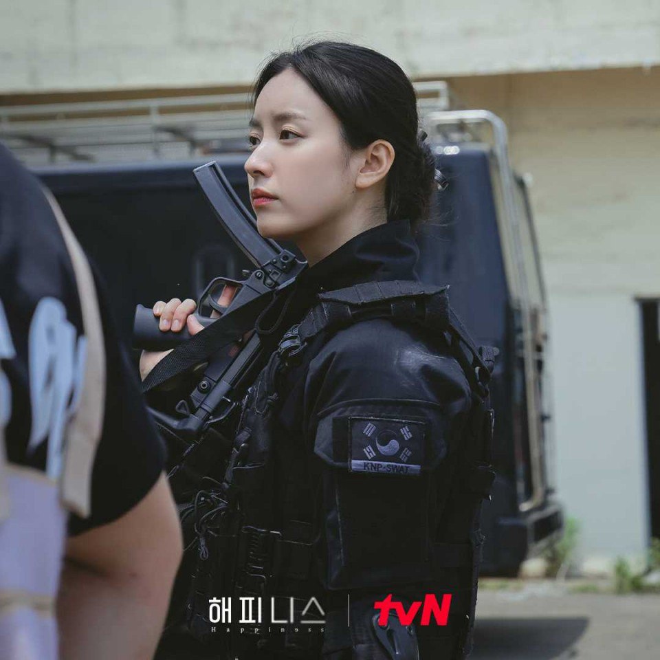 tvN_Asia's tweet photo. In another multiverse, Bongseok’s eomma is someone who fight zombies! 😎🧟‍♀️

#Happiness 
Premieres 17 Oct | Every Tue &amp; Wed 20:00 (GMT +8) 🇲🇾🇮🇩
Every Tue &amp; Wed 21:10 (GMT +8) 🇹🇭🇹🇼🇭🇰🇲🇲🇲🇻

#tvNAsia #BestKoreanEntertainment #Happiness #HanHyoJoo #ParkHyungsik #JoWoojin https://t.co/XcBD8s1QX2