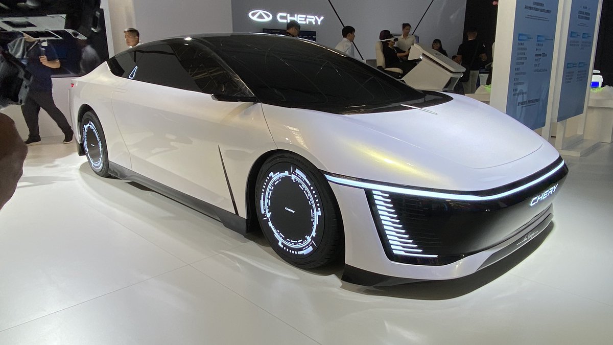 AutosyMas's tweet photo. Con ustedes el prototipo #CheryUltraLow, un desarrollo de 5.3 m. de largo y 2.1 de ancho con diseño totalmente futurista que llega a la feria de la tecnología de @CheryAutoCo en #China 🫰🏻
@ChireyMexico #OmodaExperience #OmodaTeLlevaAChina https://t.co/2suPpWhmCI