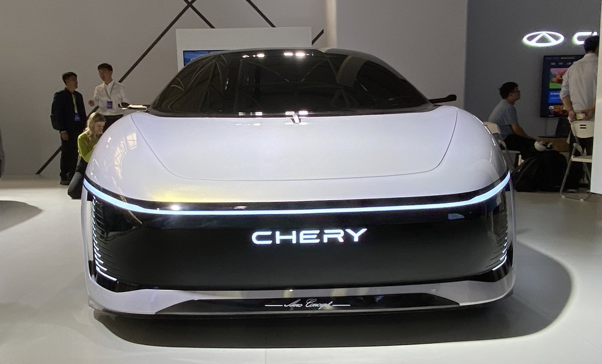AutosyMas's tweet photo. Con ustedes el prototipo #CheryUltraLow, un desarrollo de 5.3 m. de largo y 2.1 de ancho con diseño totalmente futurista que llega a la feria de la tecnología de @CheryAutoCo en #China 🫰🏻
@ChireyMexico #OmodaExperience #OmodaTeLlevaAChina https://t.co/2suPpWhmCI