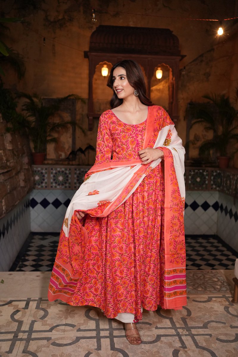 SAJILOJaipur's tweet image. Complete your festive look effortlessly with anarkali style!

DM US TO SHOP🛍️🛍️

#sajilo_official #indianwear #suitsets #festivewear #ethnicwear #lilac #suits #womenswear #traditionalwear #designersuits #shop #navratri #cotton #blockprints #stitched #onlineshopping #instafashion