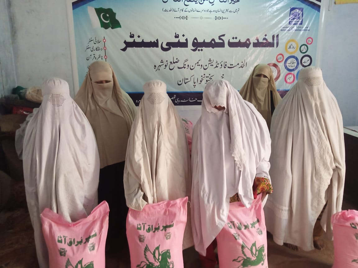 AKFWomenWing's tweet image. اضلع نوشہرہ میں الخدمت فاؤنڈیشن ویمن ونگ کی ٹیم نے غریب خواتین میں راشن تقسیم کیا جس سے غریب خواتین مستفید ہوئیں۔
آئیں مشکل میں گھری انسانیت کا دست و بازو بنیں۔
Bank AL-HABIB:5515008100055601-5
Ph#:03324990429
#Pakistan #help #HelpWithAlkhidmat  #Alkhidmat #woman #helpinghand