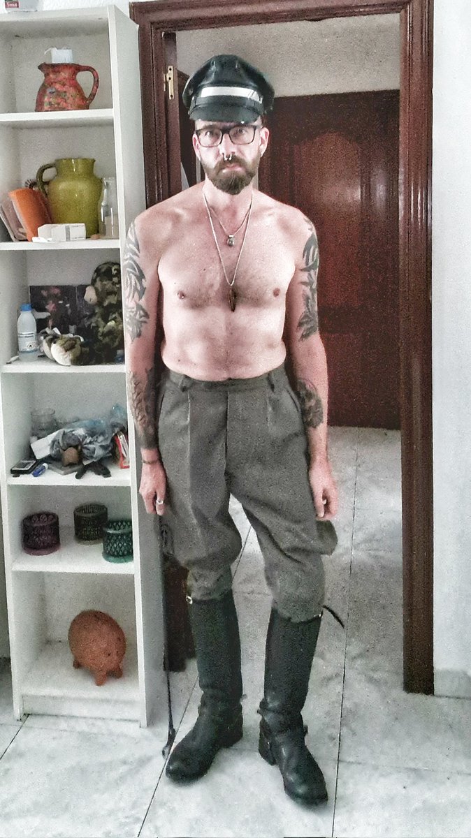 rymndpttr's tweet photo. Happy #MuirCapMonday 🖤👑🖤
#Boots #MenInTallBoots #Embossy #gear365 #gearstayson #MenInBreeches #BLUF #RECON #Tattoos #BootsEveryDay #bootsaddict #BBF https://t.co/RbC9hlMcAQ
