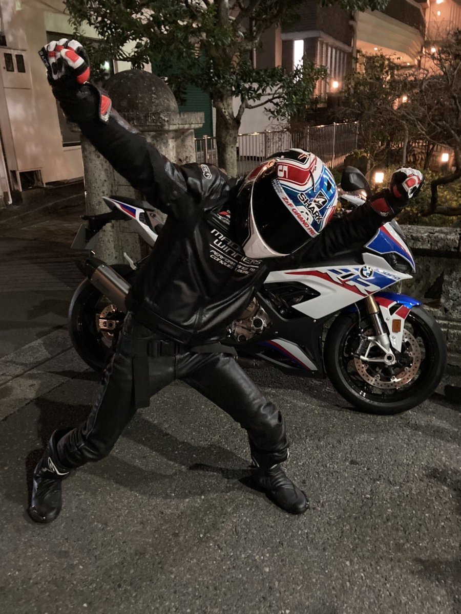 Ryo_F_Fortune's tweet photo. 性別：男
年齢：21歳　
住み：栃木県
愛車：S1000rr、チェイサーJZX100
趣味：さんぽ、車を見る
一言：のんびりマイペースで走ります、仲良くしてください🙌

#車乗りとして軽く自己紹介
#バイク乗りとして軽く自己紹介 
#バイク好きと繋がりたい 
#バイク乗りと繋がりたい 
#車好きと繋がりたい https://t.co/zg1oELQgKb