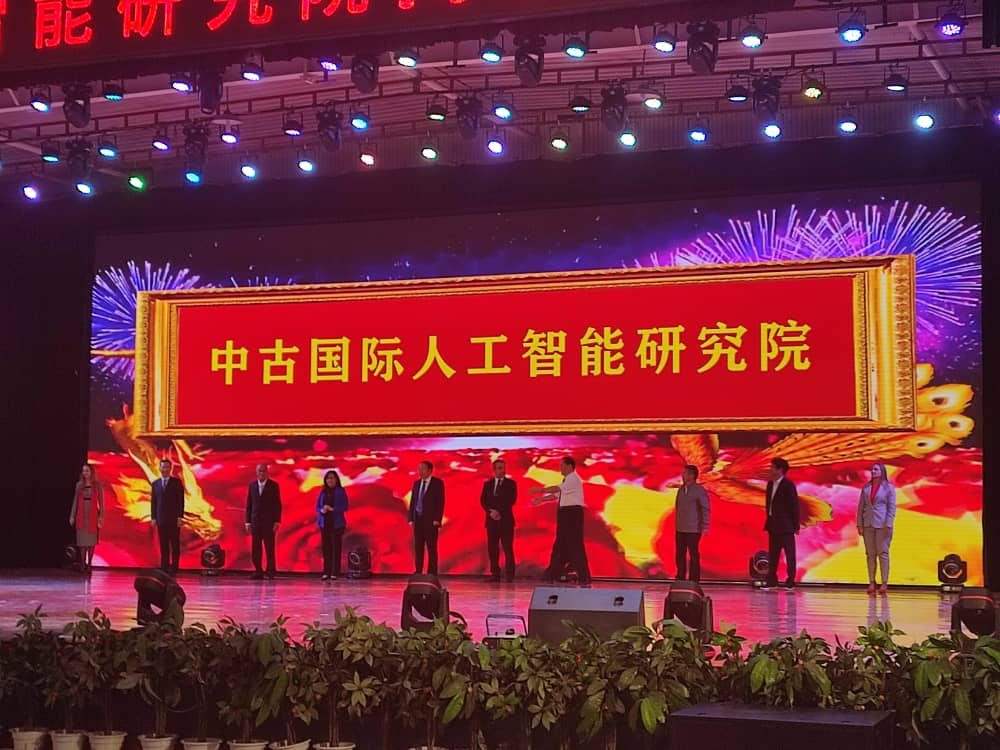 Universidad de Estudios Internacionales de Hebei, en China inauguró este 16 de octubre el Instituto Internacional de Investigaciones en Inteligencia Artificial, proyecto iniciado en 2019 con la Universidad de Camagüey como líder
<a href="/ElbaRosaPM/">Elba Rosa</a> <a href="/SANTANACITMA/">JOSE FIDEL SANTANA NUÑEZ</a>
<a href="/ArmandoRguezB/">Armando</a>
<a href="/citmacuba/">Ministerio de Ciencia, Tecnología y Medio Ambiente</a>
