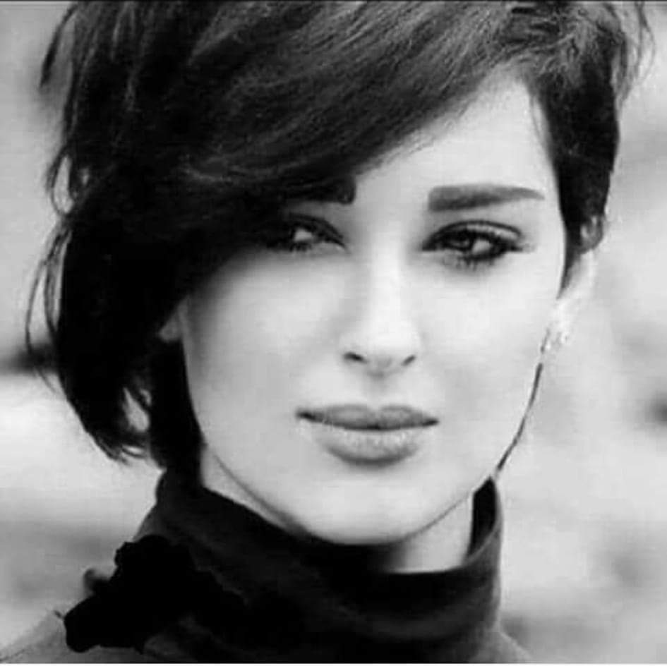 "أنا لا أخوض حرباً مع أي شخص  ليفهم أين هي مكانتي ، أنا أفارقهم  بالحُسنى ليفهمو كم كانو يتحلون الغباء  حينما أضعوني...."