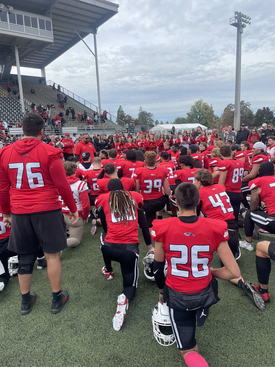 Thank you <a href="/SOU_CoachBBrown/">Berk Brown</a> and <a href="/SOU_Football/">Southern Oregon Football</a> for the game day invitation, congratulations on the win. I enjoyed my time up there! @SOU_CoachStew <a href="/StinnToWin/">Tyler Stinn</a> <a href="/CoachRegino/">Jake Regino</a> @COACHMO_OL_SOU