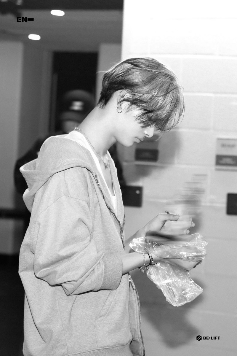 ENHYPEN's tweet photo. [🎞️ #ENroll] 
ENHYPEN BACKSTAGE PHOTO 
@ WORLD TOUR ‘FATE’ in HOUSTON_231013 
@ WORLD TOUR ‘FATE’ in DALLAS_231014 

#ENHYPEN #엔하이픈 #EN_WORLDTOUR_FATE #FATE_IN_HOUSTON #FATE_IN_DALLAS https://t.co/zPbtTbnsc6