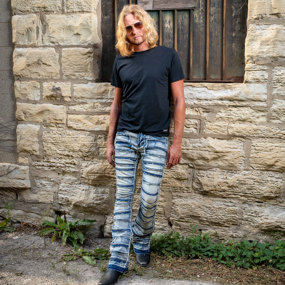 wornstar's tweet image. A simple black tee and Bandage Blue Jeans make for a great all the time look. 👖 ⭐ 
wornstar.com/bandage-blue 

#wornstar #everydaylook #rocknrollfashion #bandagejeans #classicbluedenim #fueledbyrocknroll