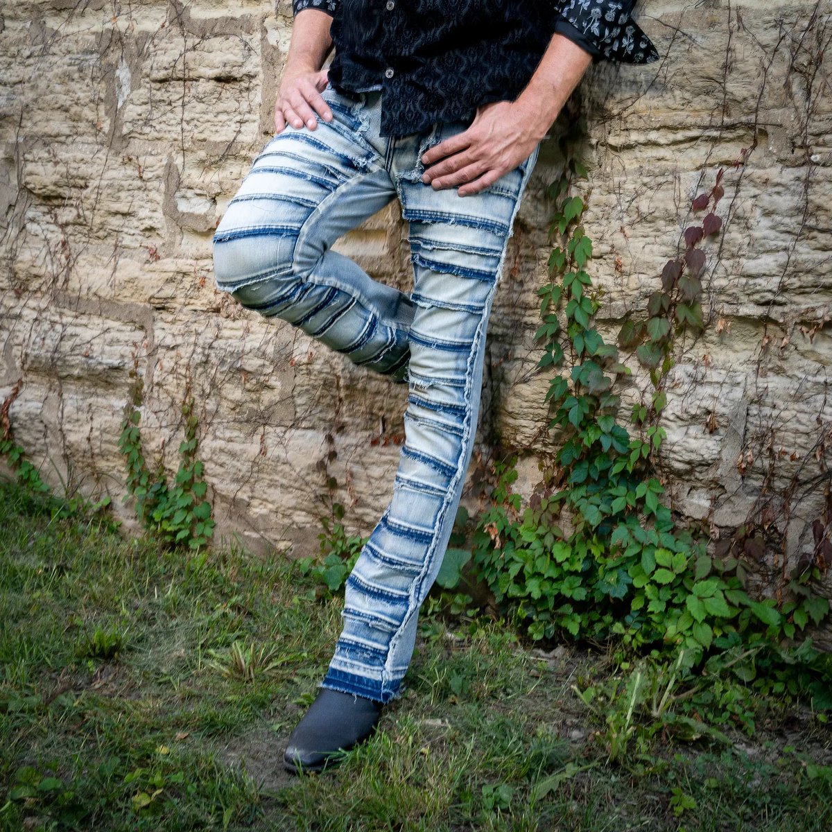 wornstar's tweet image. A simple black tee and Bandage Blue Jeans make for a great all the time look. 👖 ⭐ 
wornstar.com/bandage-blue 

#wornstar #everydaylook #rocknrollfashion #bandagejeans #classicbluedenim #fueledbyrocknroll