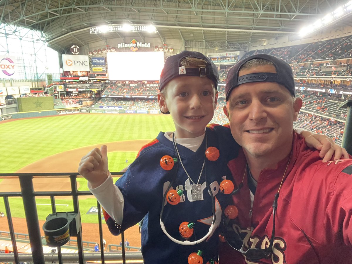 TheNiemanDome's tweet photo. Had a blast at the @Astros game tonight with Super Nicktendo. Some runs would’ve been nice, but we’ll take this memory with us for the rest of our lives. Great catching up with @adamclanton and @ChasChomp pregame. Stros in 5. #ALCS https://t.co/WcO61xsKzq