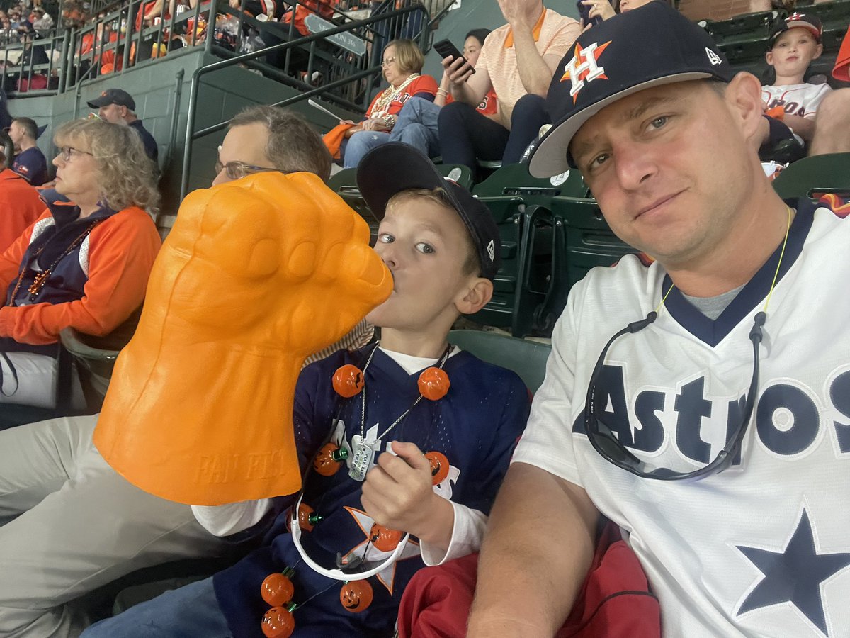 TheNiemanDome's tweet photo. Had a blast at the @Astros game tonight with Super Nicktendo. Some runs would’ve been nice, but we’ll take this memory with us for the rest of our lives. Great catching up with @adamclanton and @ChasChomp pregame. Stros in 5. #ALCS https://t.co/WcO61xsKzq
