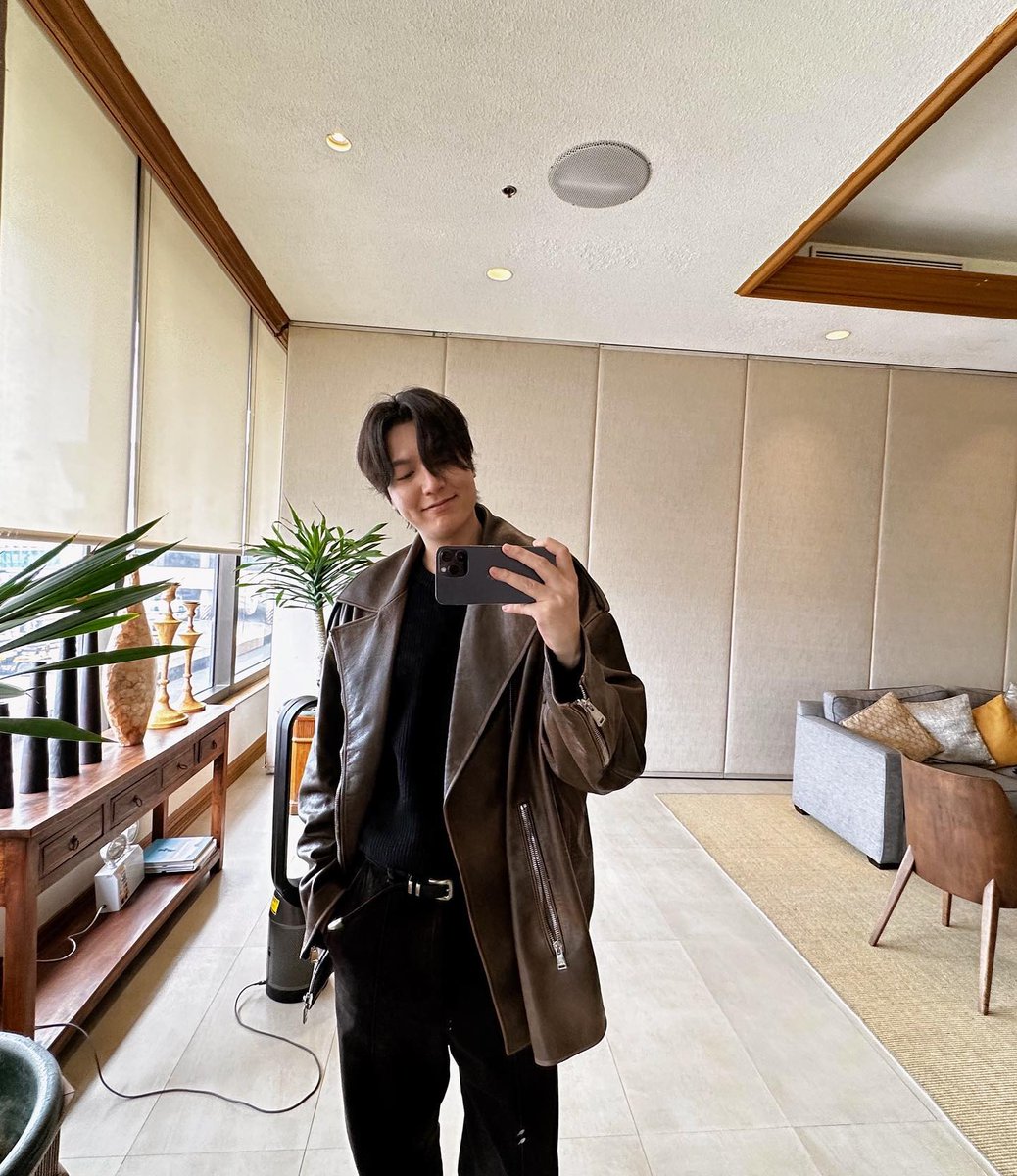 phminozofc's tweet photo. 20231016 Lee Minho new IG post! 😍
@actorleeminho : "happppppy smdc night🔥🔥 thx love Philippines 안니융 see y a"
~ Salamat sa pagbisita Minho 😘 Antayin namin ang pagbalik mo! Safe flight! 🫶🏻
#LeeMinHoForSMDC #StepIntoLuxury
#이민호 #LeeMinho #ActorLeeMinHo https://t.co/3G1bahNuDt
