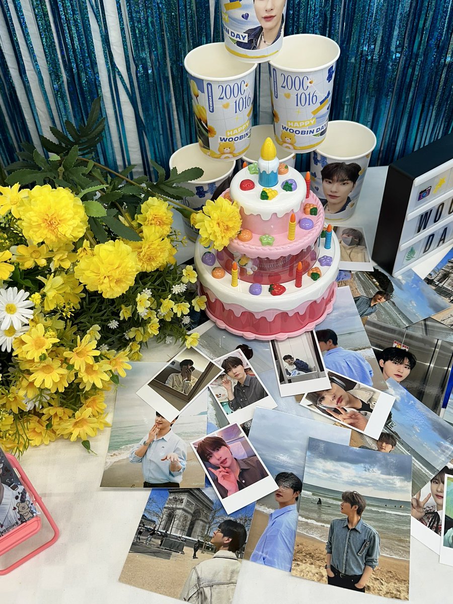 heeeechi414's tweet photo. 카페 들어가자마자 흔한 원두향이 아니라 꽃향기가 나서
너무나 새롭🌻 곰아디 생일축하해💛

#붕방_곰아지의_생일파티
#Flower_DAY
#넌_내게_지지_않을_sunflower_우빈 https://t.co/8eJd7htc86
